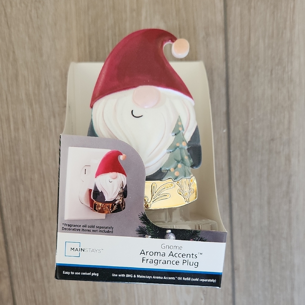 New In Box Mainstays Holiday Gnome Fragrance Plug with Red Hat and Green Tree